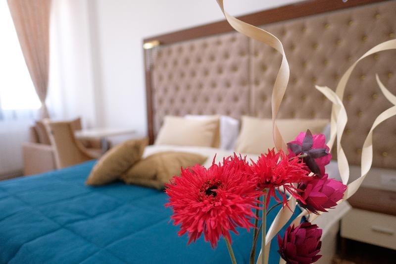 New Hotel Илиджа Экстерьер фото