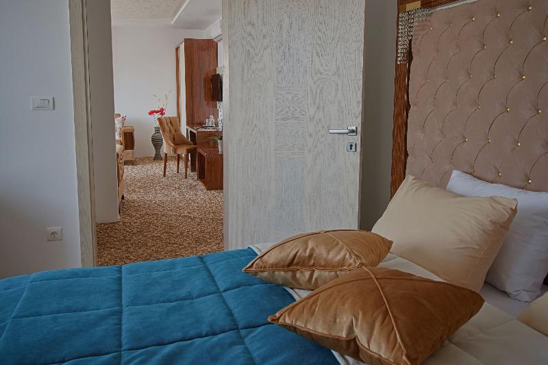 New Hotel Илиджа Экстерьер фото